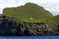 Ghê rợn những lời đồn kì bí quanh ngôi nhà cô độc nhất thế giới