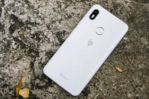 Có gì bên trong chiếc “smartphone quốc dân” giá 600 nghìn đồng?