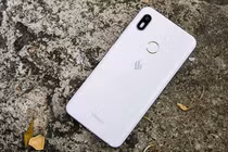 Có gì bên trong chiếc “smartphone quốc dân” giá 600 nghìn đồng?