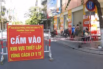 Người dân 4 phường “điểm nóng” tại Đà Nẵng thực hiện nghiêm giãn cách xã hội