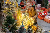 Phố Hàng Mã rực rỡ màu sắc mùa Giáng Sinh