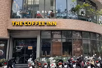 Nhiều hàng quán ở Hà Nội "ngoài đóng, trong mở"