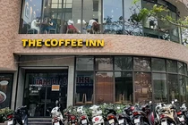 Nhiều hàng quán ở Hà Nội "ngoài đóng, trong mở"