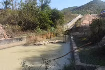 Kon Tum: 3 học sinh lớp 5 đuối nước dưới chân đập đang sửa 