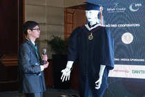 Robot thông minh Việt Nam vượt xa “robot công dân” đầu tiên thế giới