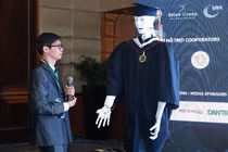 Robot thông minh Việt Nam vượt xa “robot công dân” đầu tiên thế giới