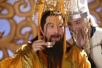 Về quê cúng bái tổ tiên mới phát hiện hình mình in trên tiền vàng mã