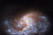 Ảnh đẹp lung linh về “viên ngọc vũ trụ” được NASA chụp lại