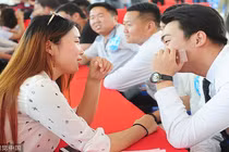 Cô gái Trung Quốc dẫn theo 23 người 'ăn ké' khi đi hẹn hò