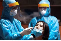 Sáng 21/12: Gần 1.100 ca COVID-19 đang thở máy và ECMO