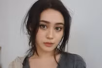 Nhan sắc của streamer gốc Việt bị fan cuồng gọi cứu hỏa đến nhà