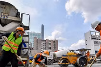 Nhiều lao động ngoại tỉnh gặp khó khi muốn quay lại TP.HCM làm việc