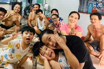 Đại gia đình 15 F0 trong hẻm nhỏ ở TP.HCM chiến thắng COVID-19