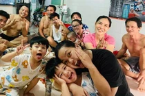 Đại gia đình 15 F0 trong hẻm nhỏ ở TP.HCM chiến thắng COVID-19