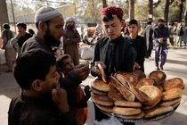 Phương Tây tìm cách không vận tiền mặt cho người Afghanistan