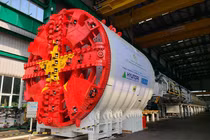 Robot đào hầm “khủng” tại Hà Nội: Đưa máy xuống lòng đất cũng khó