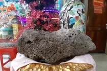 Hòn đá nổi trên mặt nước ở Sóc Trăng kỳ bí, độc lạ điểm nào?