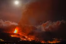 Núi lửa phun trào ở Tây Ban Nha: Dấy lên lời đồn tận thế? 