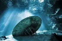 Tiết lộ sốc: UFO trồi lên từ đáy biển khiến con người khó "bắt"? 