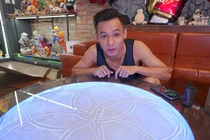 Khám phá chiếc bàn ma thuật thay đổi hoa văn liên tục của Độ Mixi