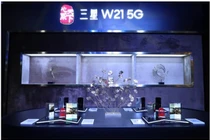 Samsung Galaxy W21 5G có giá bán gần 70 triệu đồng