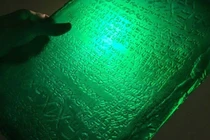 Giải mã phiến ngọc lục bảo huyền thoại ẩn giấu bí mật vũ trụ