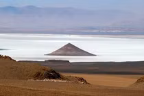 Bí ẩn núi lửa được mệnh danh có nhiều UFO ghé thăm 