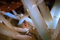 Khám phá hang động pha lê khổng lồ như của hành tinh khác