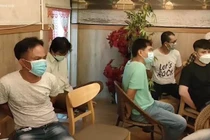 Triệt phá ổ cá độ ở TP HCM, phát hiện 2 người dương tính COVID-19