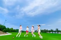 Bị đồn “ra sân golf săn đại gia”, hoa hậu Đỗ Mỹ Linh nói gì?
