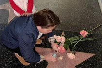 Vợ cũ Hoàng Anh gây chú ý khi đốt nến tưởng nhớ cố NS Chí Tài