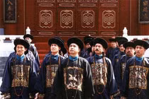 Vì sao đại thần triều Thanh diện kiến vua thường phất hai ống tay áo?