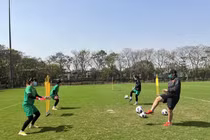 HLV Mai Đức Chung nhắc nhở học trò giữ sự tập trung