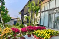 Biệt thự vườn dựng bằng sắt, trong nhà vẫn mát mẻ nhờ cây xanh