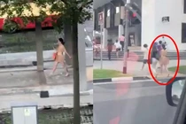 Người phụ nữ ngông nghênh đi bộ trên phố gây choáng