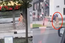 Người phụ nữ ngông nghênh đi bộ trên phố gây choáng