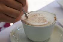 Nữ nhân viên cho thuốc an thần vào cà phê của đồng nghiệp 