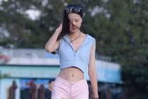 Cô gái mặc quần hot pants đẹp nhưng lại mất điểm vì điều này