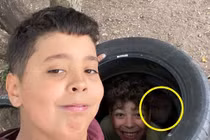 Bức ảnh selfie xuất hiện chi tiết lạ dù không chỉnh sửa