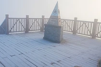 Mưa tuyết xuất hiện trên đỉnh Fansipan