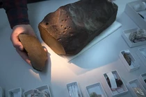 Tảng đá thanh niên giữ khư khư, hóa ra quý giá hơn vàng