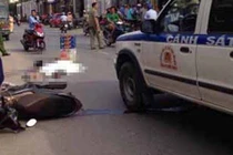 Khoảnh khắc kinh hoàng xe tải kéo lê nam sinh trên đường