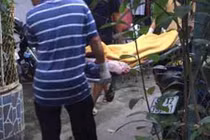 Cụ ông tử vong với nhiều vết đâm trên cơ thể