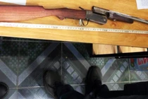 Chồng bị vợ bắn chết bằng cây súng của người con mua về 