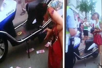 Gái trẻ ném tiền phạt, coi CSGT như ăn xin