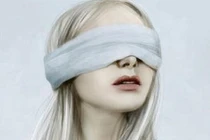 Xôn xao câu chuyện “người vợ mù” bị chồng viện trưởng phản bội