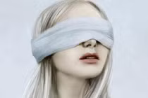 Xôn xao câu chuyện “người vợ mù” bị chồng viện trưởng phản bội