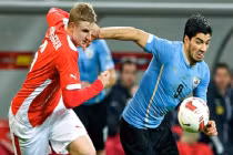 Uruguay - Costa Rica: Thấy rõ kẻ dưới cơ