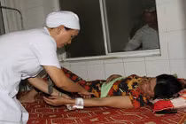 Đầu đạn trong thùng xe rác nổ, 5 công nhân nguy kịch