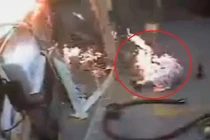 Bị thiêu sống do dùng điện thoại ở cây xăng